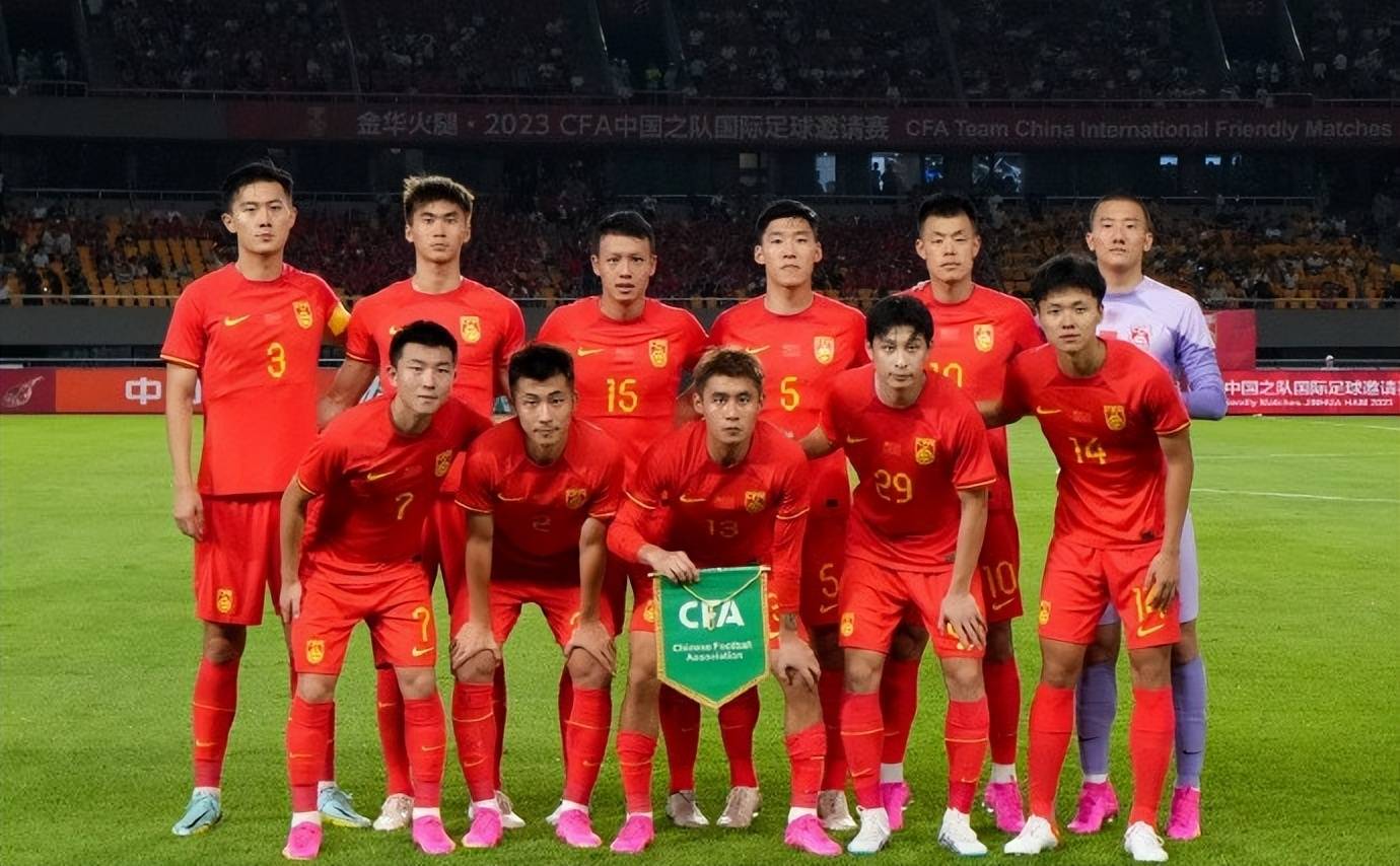 中场组织发挥稳定，为前锋输送好球